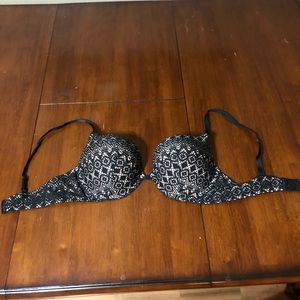 Never worn Victoria’s secret bra. Size 38D